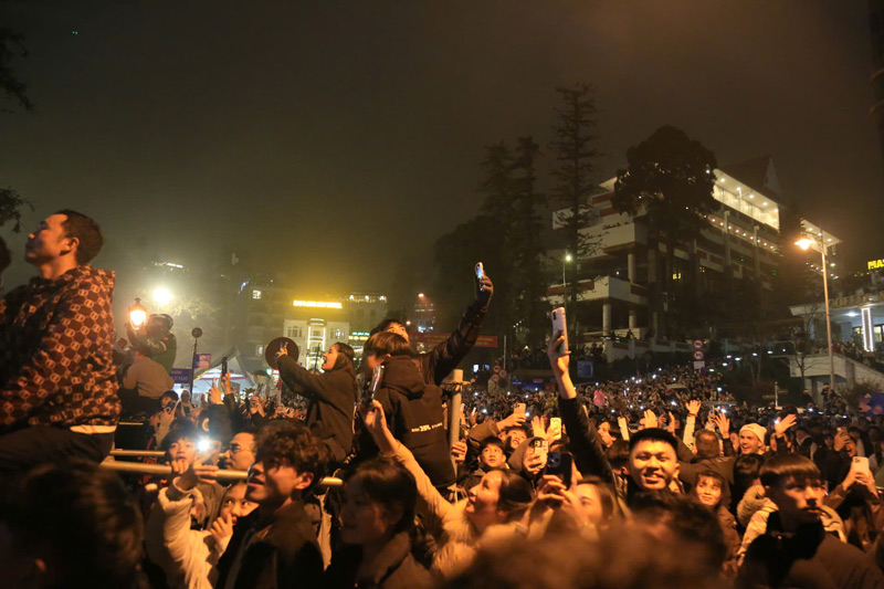 Khách Việt check-in khắp trong và ngoài nước dịp Tết Dương lịch